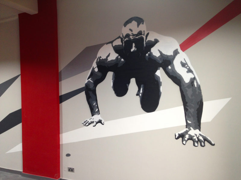 Street art malba interiéru ve Fit Republic. Kuvajt